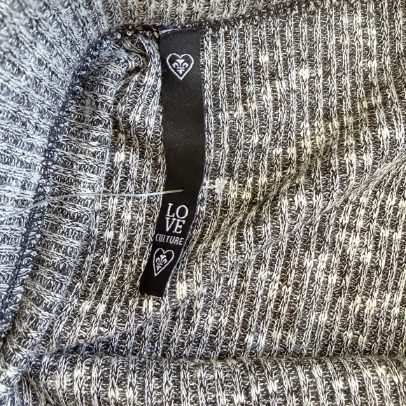 Love culture Pencil knitted knee length skirt in Gray - Picture 3 of 6